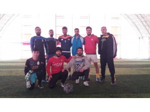 Dicle Gençlikspor futbol takımı topbaşı yaptı
