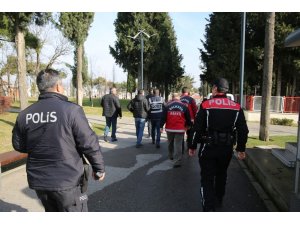 Balıkesir’de polis 20 aranan şahsı yakaladı