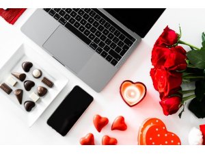 Sevgililer Günü’nde pahalı hediyeler tercih ediliyor, son günlere kadar bekleniyor