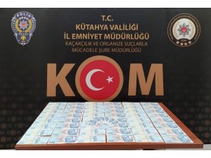 Kütahya’da piyasaya sahte banknot süren 2 şüpheli yakalandı