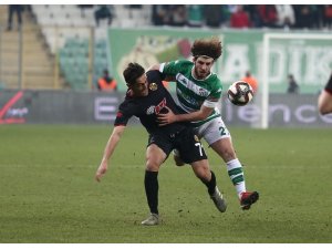 Bursaspor savunmada istikrarı yakalayamadı