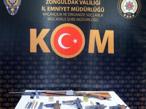 Ruhsatsız silah ticareti yapan 9 şüpheli gözaltında