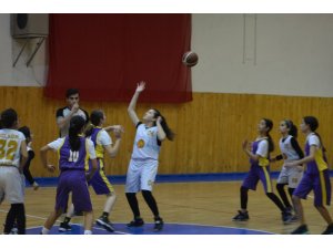Potada çifte şampiyonluk Nazmiye Demirel’den