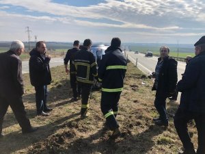 Yoldan çıkan araç devrildi: 2 yaralı