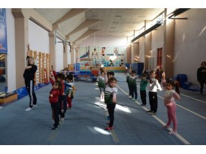 Manisalı çocuklardan cimnastiğe büyük ilgi