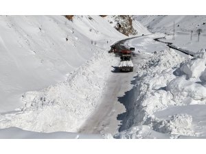 Çatak yolu 3 gün sonra ulaşıma açıldı