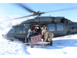 Erzurum’da askeri helikopterle hasta kurtarma operasyonu