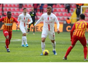Antalyaspor kupada Podolski’yi riske etmeyecek
