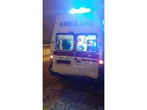 Hasta sevk eden ambulans kaza yaptı: 2 yaralı