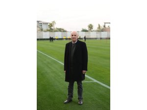 Yeni Malatyaspor Asbaşkanı Aziz Yalçınkaya: “Futbol sahada oynanan ve daha çok çalışanın kazandığı bir oyun”