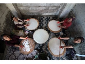 "Kınalı Eller" üretiyor