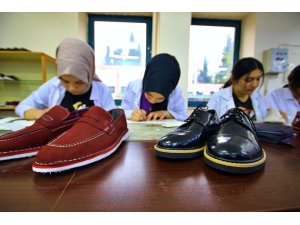 Geleceğin kadın ayakkabıcıları mezun olmadan iş teklifi alıyor