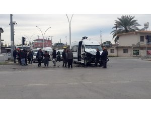 Otobüs öğrenci servisine çarptı: 5 öğrenci yaralandı