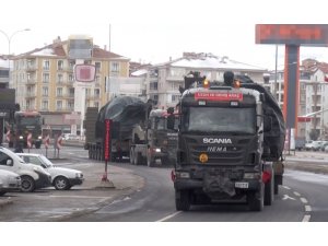 Sınıra zırhlı araç sevkiyatları sürüyor