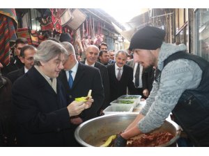 Bakan Yardımcısı Demircan, tuz hanında incelemede bulundu