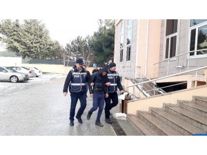 Cemevinden para çalan zanlı adliyede