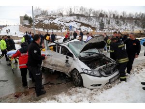GÜNCELLEME - Kastamonu'da kamyon ile otomobil çarpıştı: 1 ölü, 5 yaralı