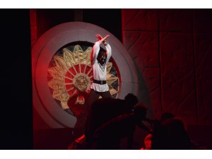 "Notre Dame'ın Kamburu" müzikali Bursa'da sahnelendi