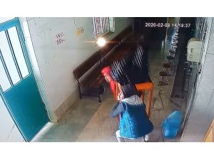 Bursa’da bir  camide bulunan yardım kutusunu masayla birlikte böyle çaldılar