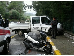 Motosiklet sürücüsünün hayatını kask kurtardı