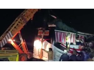Hindistan’da feci kaza: 13 ölü, 30 yaralı