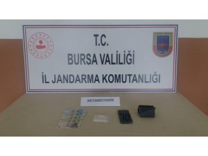 Semt pazarında 50 gram uyuşturucuyla yakalandı