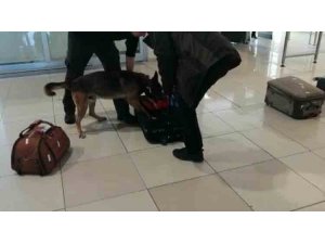 Uyuşturucuyla uçağa binmek isteyen İranlı yakalandı