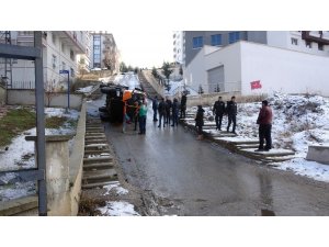 Başkent’te tuzlama aracı devrildi: 1 yaralı