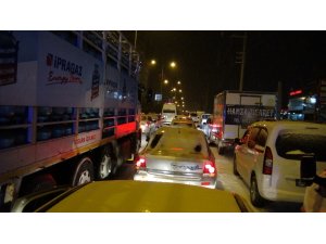 Silvan’da 78 köy ulaşıma kapandı, araçlar yolda mahsur kaldı