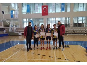 Cizreli genç kızların badminton başarısı