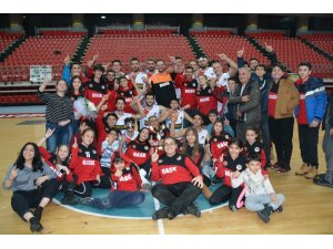 Büyük erkeklerde finali 87-77 kazanan Hasketbol Gençlik şampiyon oldu