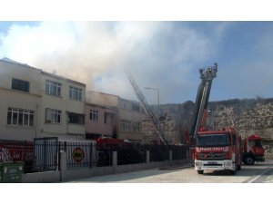 Fatih’te madde bağımlısı genç evi yaktı
