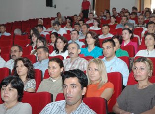 Üniversite çalışanlarına hizmet içi eğitim