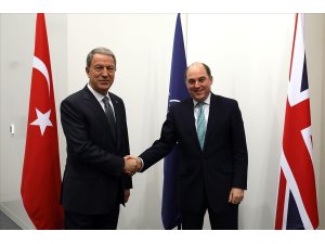 Bakan Akar, İngiltere Savunma Bakanı Wallace ile görüştü