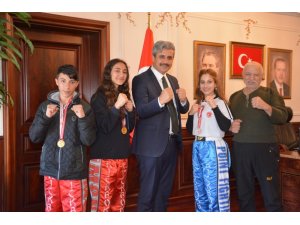 Başarılı sporcular ödüllendirildi