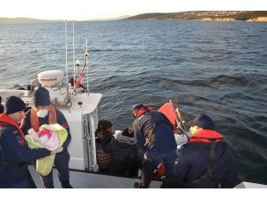 İzmir’de 12 kaçak göçmen kurtarıldı