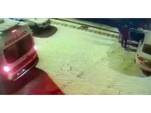 Buzda kayan otomobilin kaza anı kameralara yansıdı