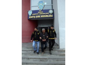 55 yıl hapis cezasıyla aranıyordu batak oynarken yakalandı
