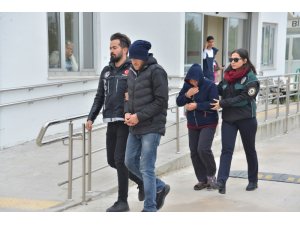 Torbacı anne oğul yakalandı