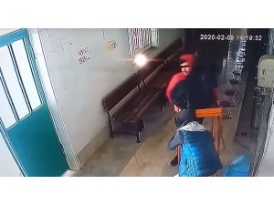 Camideki sadaka kutusunu masasıyla çalan zanlılar yakalandı
