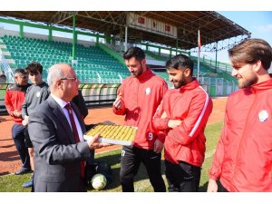 Başkan Kayda’dan, futbolculara tatlı destek