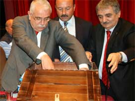 Adana yine MHP'ye geçti!