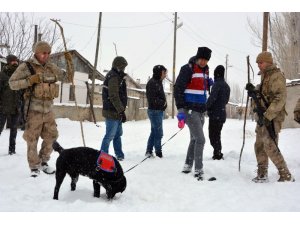 Ailesine kızıp evi terk eden genç kızdan 4 gündür haber alınamıyor