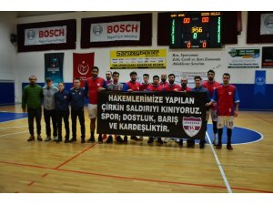 Sökespor basketbol takımından hakemlere destek