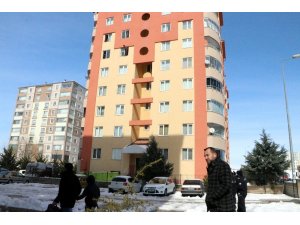 Kayseri’de korku dolu anlar; kendini kesip intihara kalkıştı