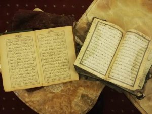 Yangın çıkan evde yanmamış halde iki Kur’an-ı Kerim bulundu