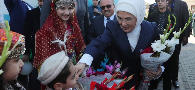 Emine Erdoğan'dan Pakistan'daki Maarif Okuluna ziyaret: