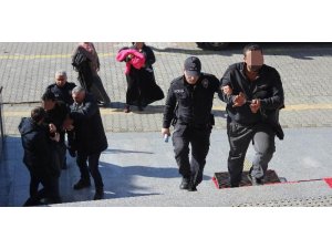 Kanalizasyon ızgara demiri çalan hırsızlar tutuklandı
