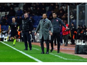 Okan Buruk, Sergen Yalçın’a karşı ilk galibiyetini aldı