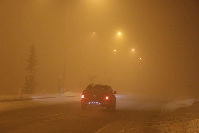 Ağrı'da zor gece! Soğuk hava ve sis etkili oluyor